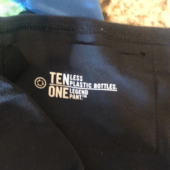 Nike Women’s Size Medium Athletic Cropped Leggings - Picture 4 of 10